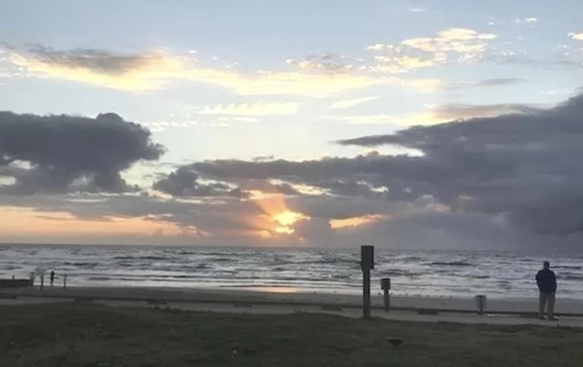 Cozy Beachside Condo With Pool View Corpus Christi Exterior photo